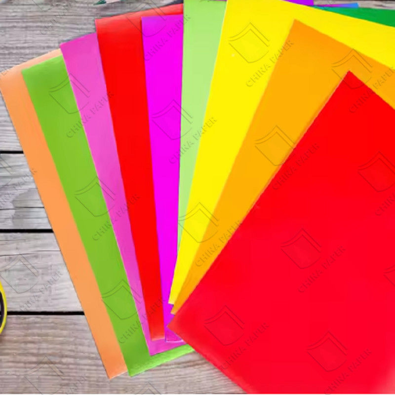 787*1092mm 70g do 300g zielonego różowego fluorescencyjnego koloru papieru o doskonałej biegłości i konsystencji