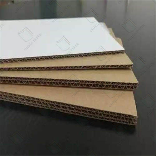 Rollo ondulato monofaccia 400 mm*10 m Kraft 1200 mm*10 m Imballaggio Trasporti di merci Rollo di carta ondulata