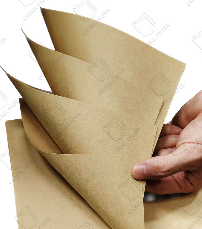 Wypłata papieru kraft w dużej ilości - 25 ton na pojemnik o pojemności 40 stóp, dostosowywalne rozmiary rolki i arkusza