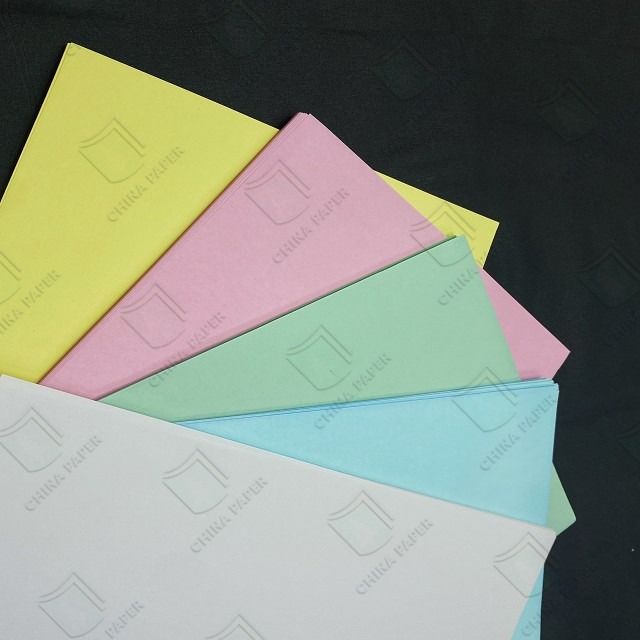 50/55 grammes de papier sans carbone 100% matière de pâte de bois 2Ply NCR papier de copie Jumbo Roll