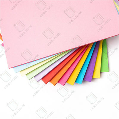 Papier à couleurs personnalisé multicolore utilisé pour fabriquer du papier d'artisanat papier pédagogique papier de bureau