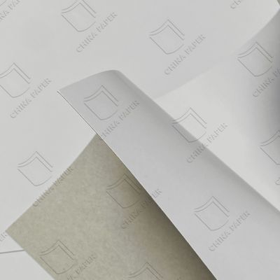Planche duplex en pâte de bois recyclée à dos gris de haute résistance 180-500 gm pour l'impression d'emballages