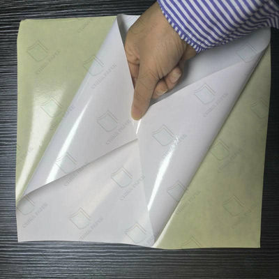 150-250 g weißes glänzendes selbstklebendes Aufkleberpapier für die Anwendungsart von Versandanweisungen